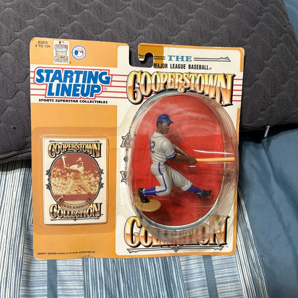 Cooperstown Collection Jackie Robinson Figure With Card